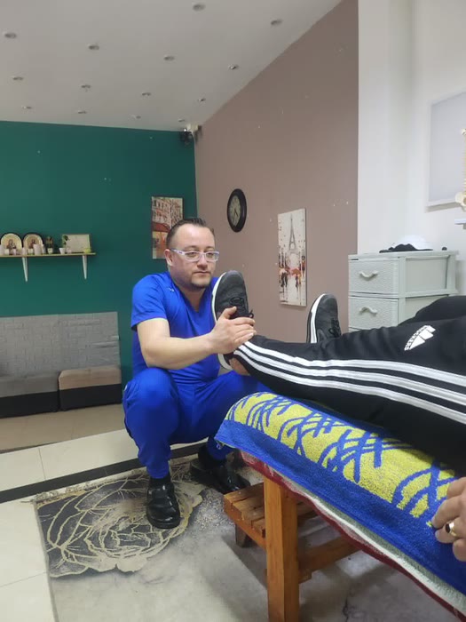 Проверка на ишијасниот нерв со подигање на исправена нога — Ројал Масажа (Rojal Masaza), Струмица
