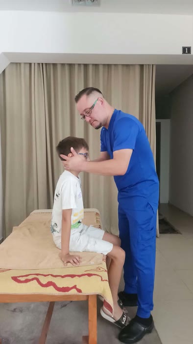 Третман на вратот кај дете во седечка положба